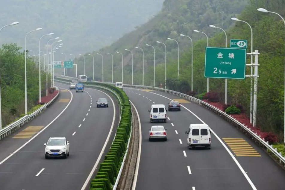 來(lái)自交通運(yùn)輸行業(yè)的代表委員熱議政府工作報(bào)告 開(kāi)路先鋒信心滿(mǎn)懷奔赴新征程